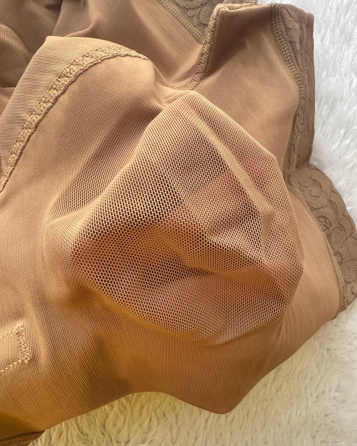 Short faja invisible